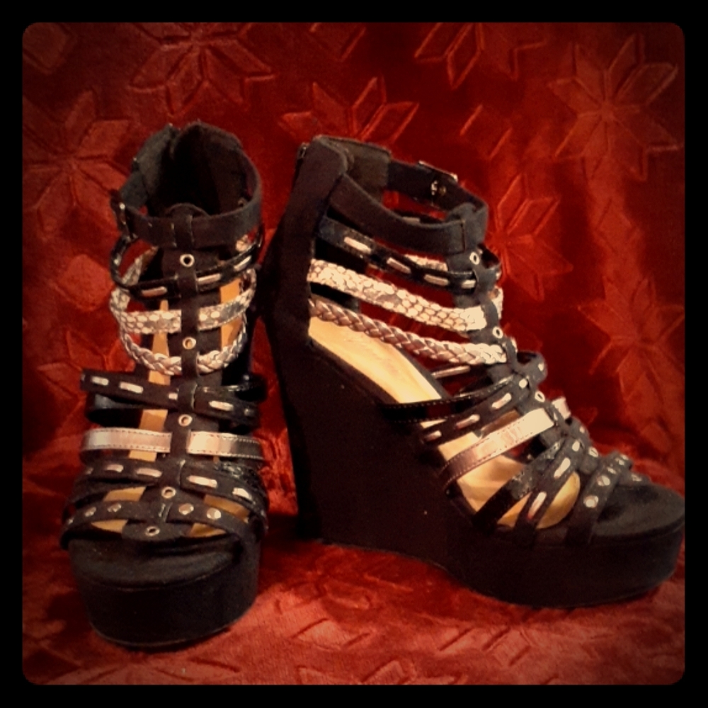 Paprika Black & Gold Strappy Wedges